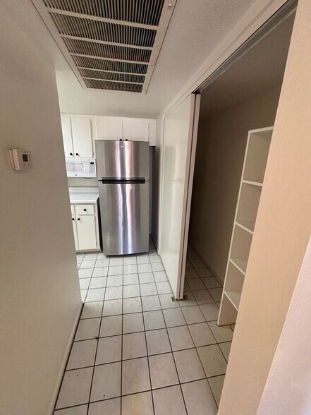 Building Photo - 1201 S McClintock Dr