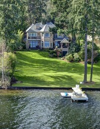Building Photo - Waterfront Comfort with Timeless Style ava...