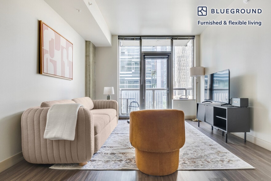 Primary Photo - 2121 6th Ave