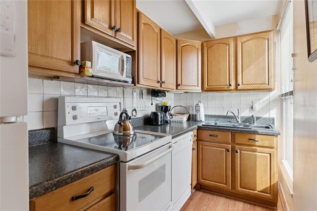 Building Photo - 3821 Club Cir
