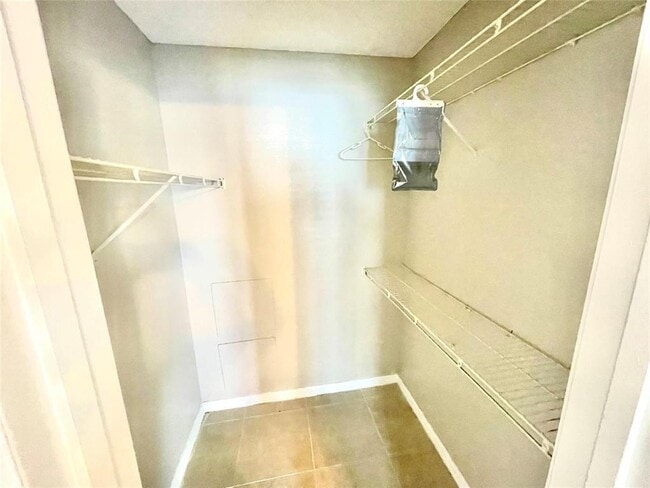 Building Photo - 3350 Pinewalk Dr N