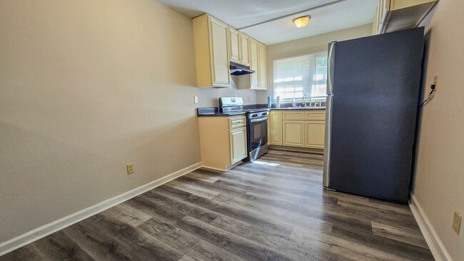 Building Photo - 4059 Village Pl