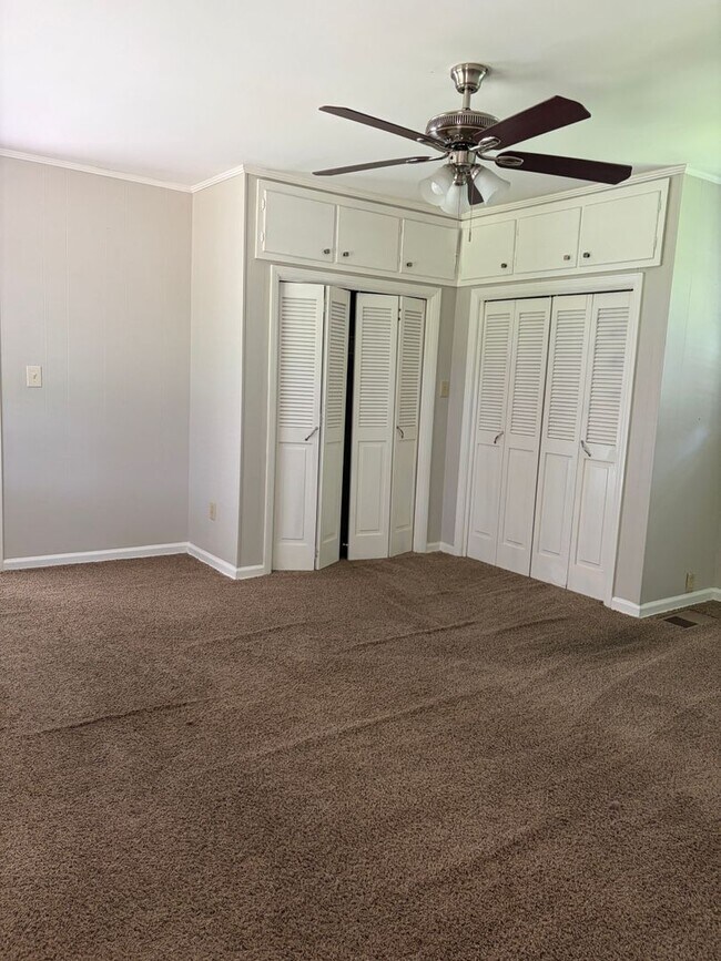 Building Photo - Move-In Ready 4BR/3BA Home with Spacious Layout & Large Yard