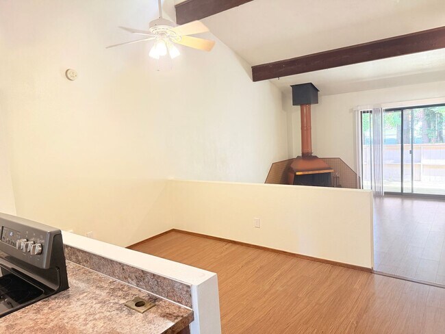 Building Photo - 2bd/1ba Everett Home