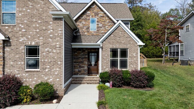 Building Photo - Move-In Ready Luxury in Island Point Estates