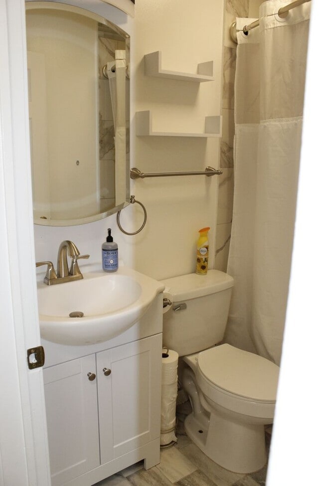 Building Photo - Loha