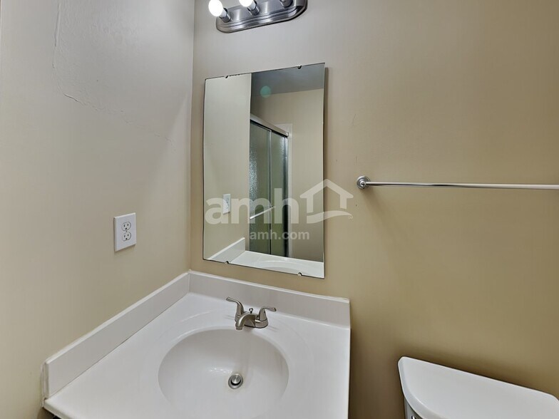 Building Photo - 8333 Parori Ln
