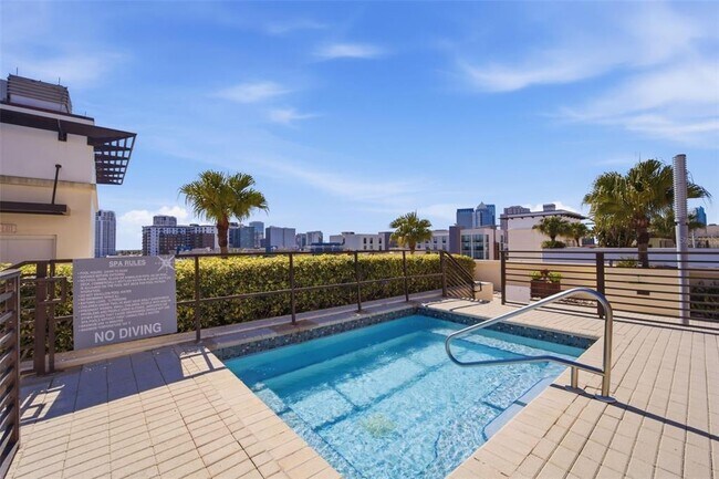 Building Photo - 1208 E Kennedy Blvd