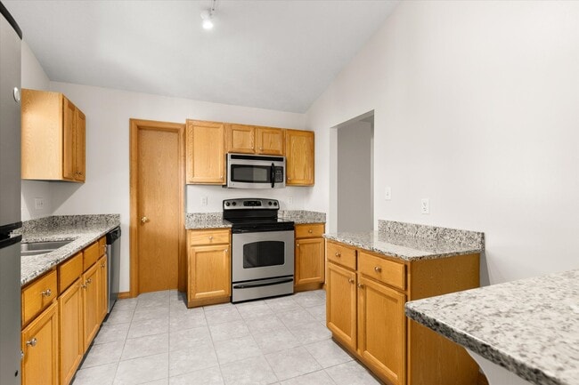 Building Photo - 2427 Reynolds Manor Dr