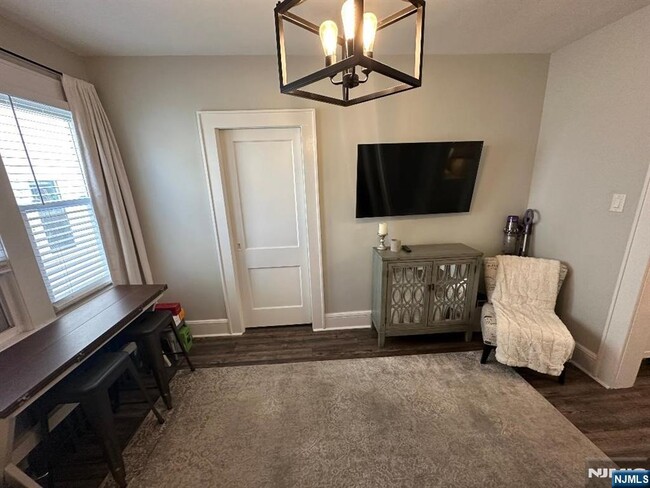 Building Photo - 52 Delafield Ave