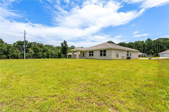 Building Photo - 2613 Windmere Dr E