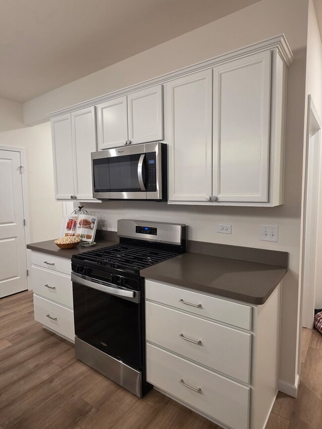 Building Photo - 5933 Hawkweed Dr