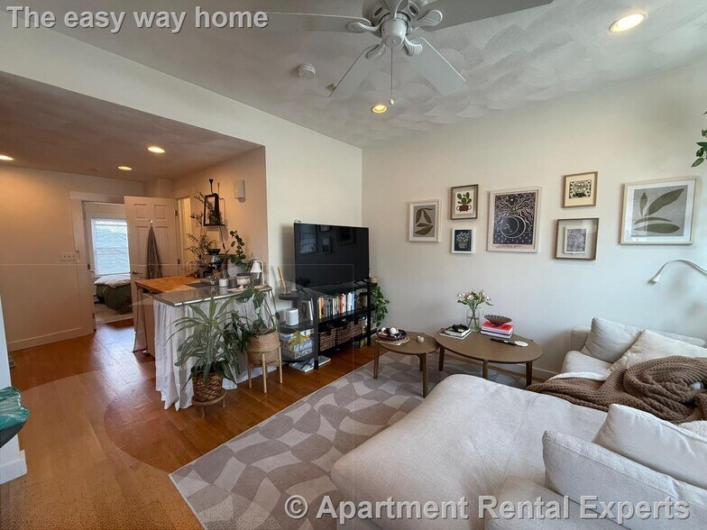 Building Photo - 300 Highland Ave