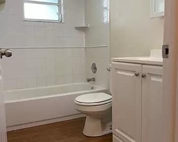 Bath - 228 NE 14th Ave