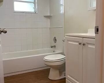 Bath - 228 NE 14th Ave