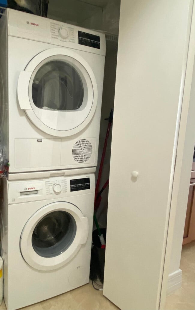 Building Photo - 3000 N Ocean Dr