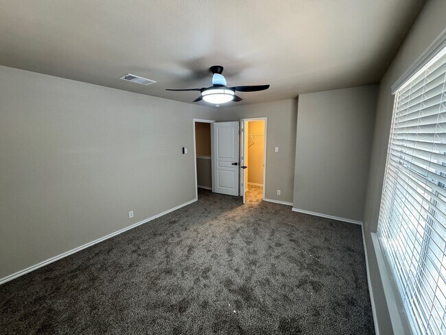 Building Photo - Move-In Ready Family Home in North San Ant...