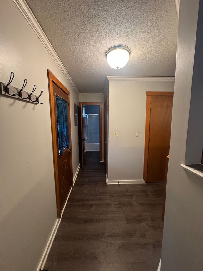 Building Photo - 2 bed 1 bath house