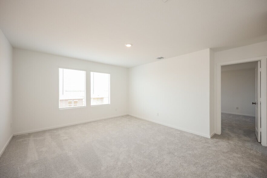 Building Photo - 11742 California Rose