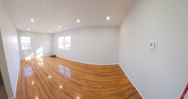 Living Room - 20 Franklin Ln