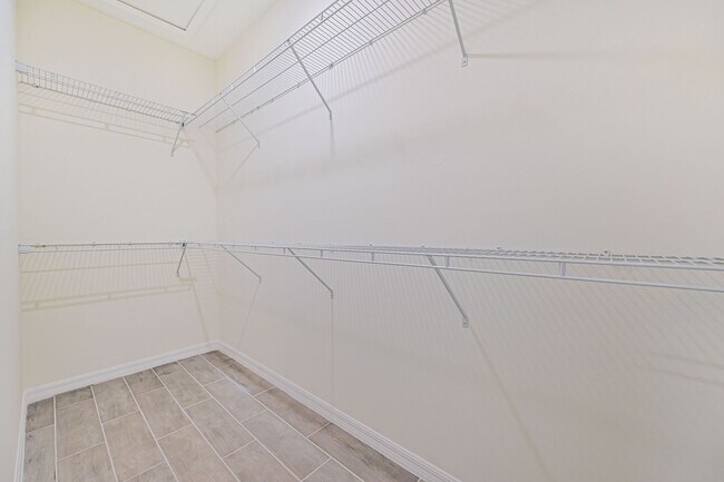 Building Photo - ** 3 + Den Home in NW Cape ~ 2 Car Garage **