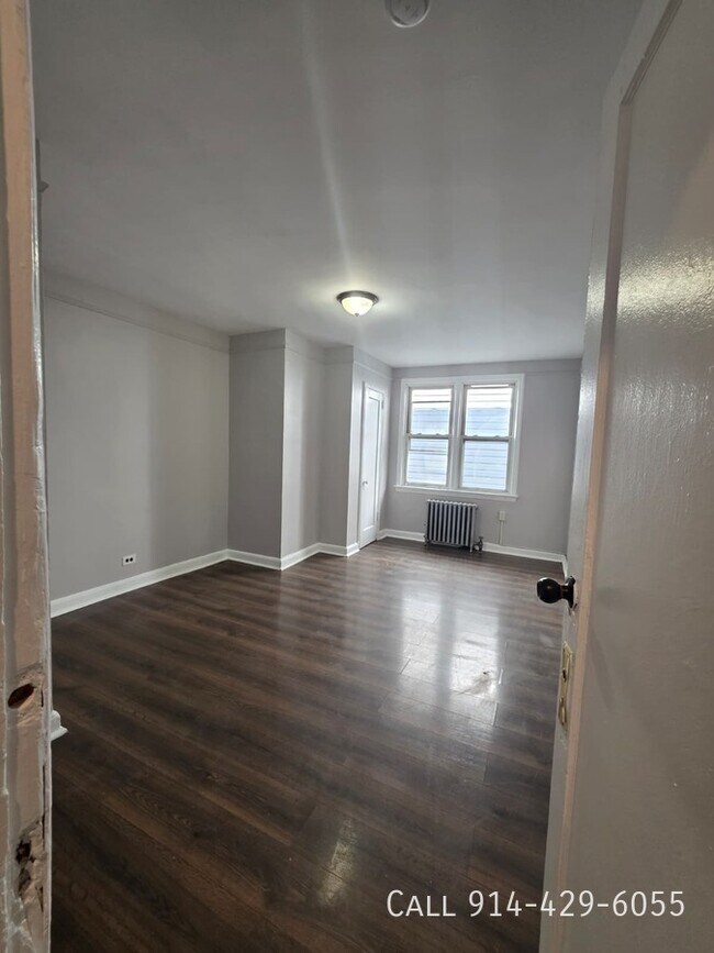 Building Photo - 139 W Sandford Blvd