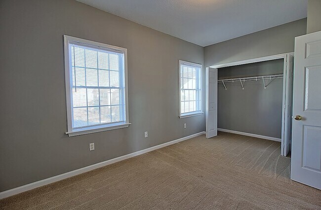 Building Photo - 127 Davila St