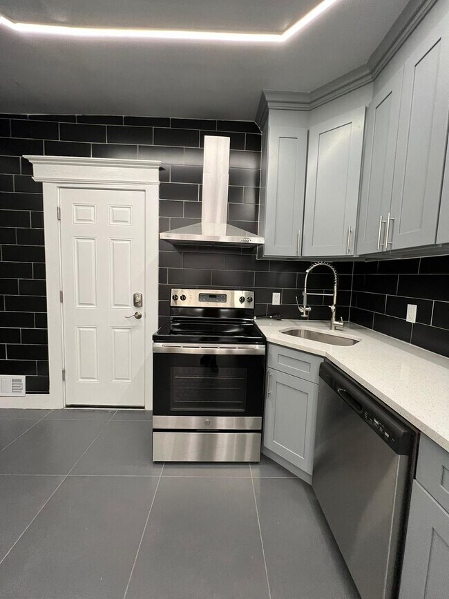 Building Photo - 423 Shelton Ave