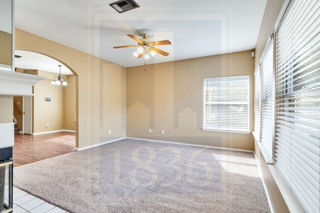 Building Photo - 2104 Grove Dr