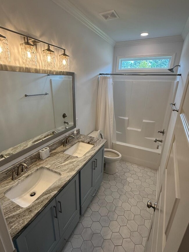 Building Photo - 345 Somers Ln