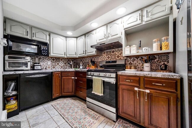 Building Photo - 945 Fariston Dr