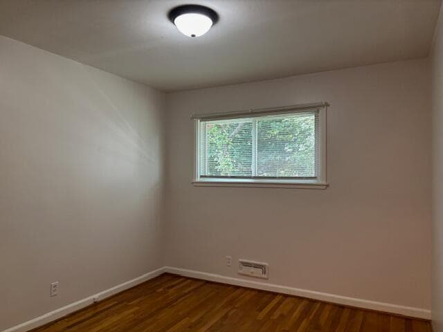 Building Photo - 580 Riverview Dr