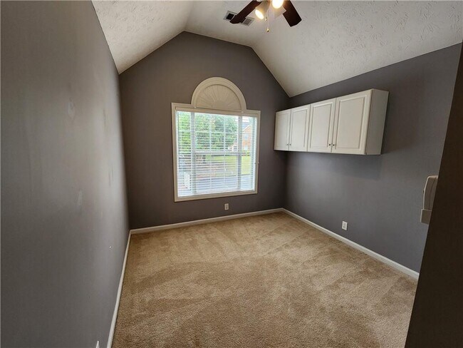 Building Photo - 350 Saddle Bridge Dr