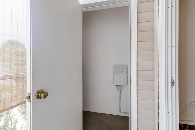 Building Photo - 850 S Tamiami Trl