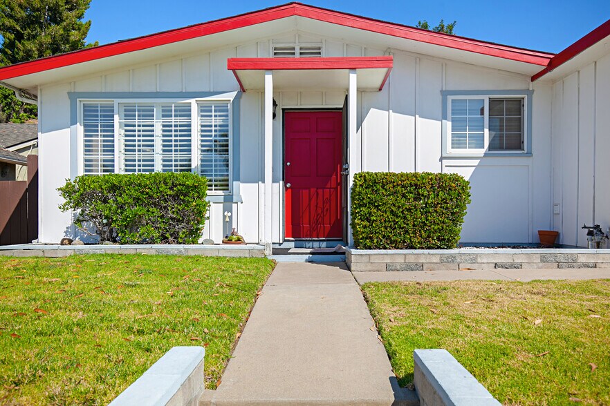 Building Photo - 6714 Cowles Mountain Blvd