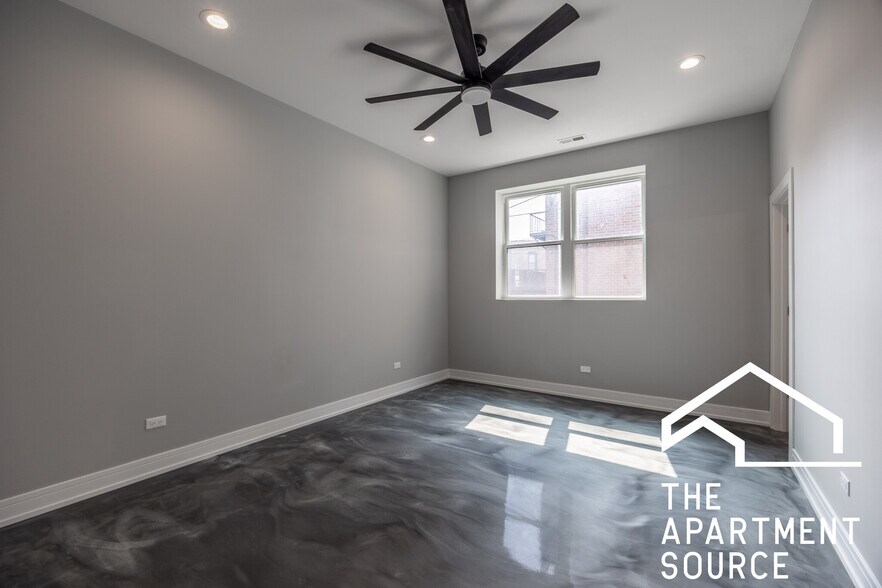 Building Photo - 3253 N Elston Ave