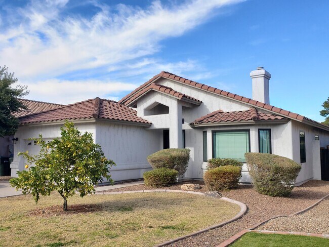 Building Photo - 3224 E Desert Cove Ave