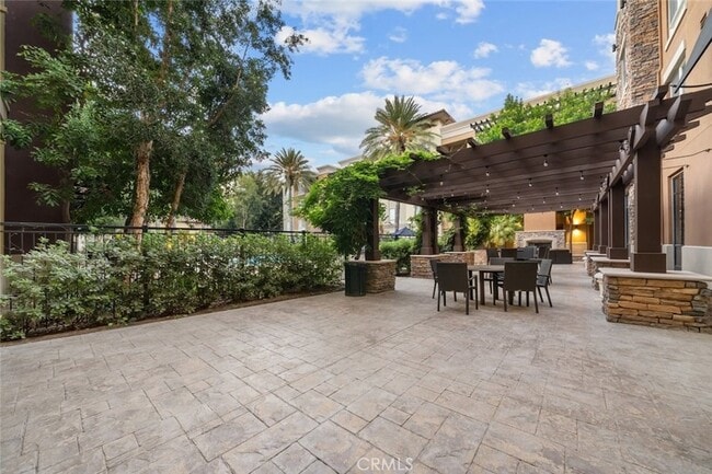 Building Photo - 24505 Town Center Dr