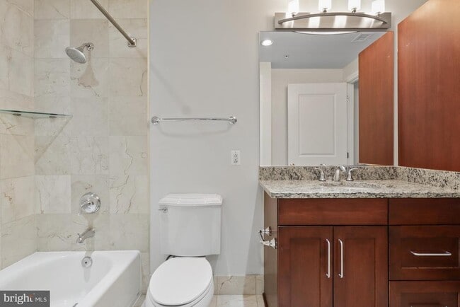 Building Photo - 8220 Crestwood Heights Dr