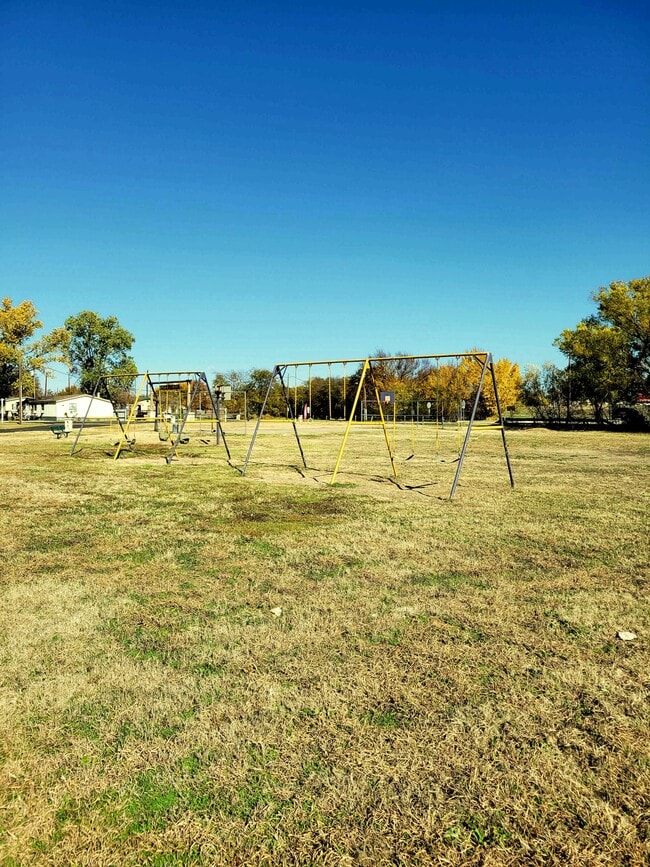 Building Photo - 111 Palomino Dr