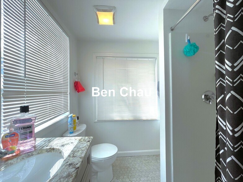 Building Photo - 48 Derby St