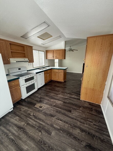 Building Photo - 9635 Gull St