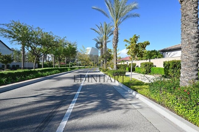 Building Photo - 1439 E Via Albero Dr