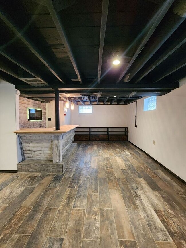 Building Photo - Beautiful and Spacious 3BR 2BA Home w/ Remodeled Kitchen • Patio & Fenced Yard in St. Matthews