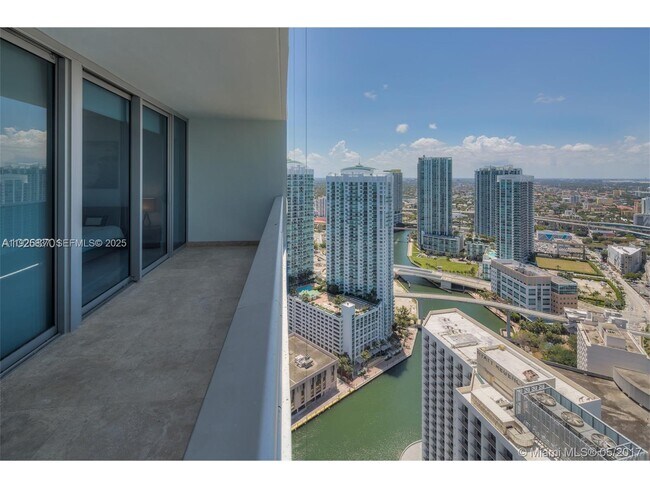 Building Photo - 200 Biscayne Blvd Way
