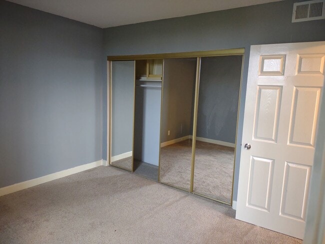 Building Photo - Marvellous Two Bedroom Condo With Perks!