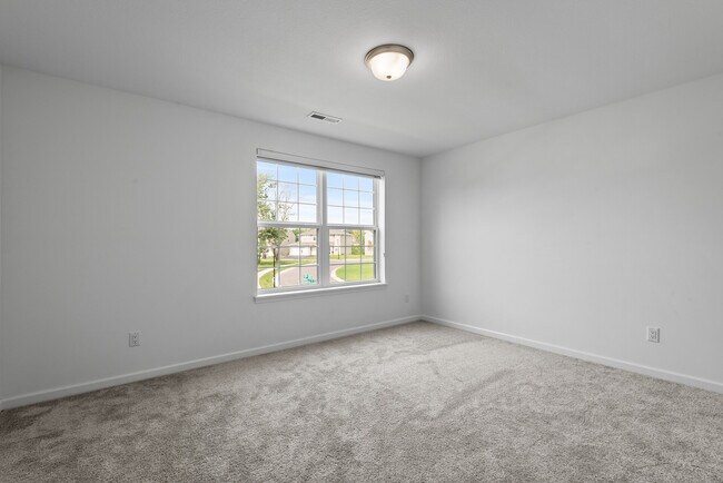 Building Photo - 5898 Urbandale Ct N