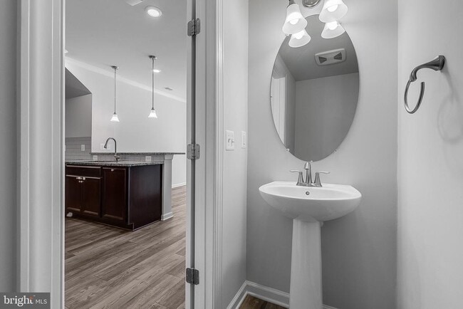 Building Photo - 45114 Kincora Dr