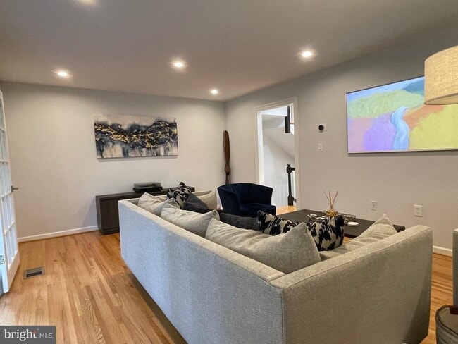 Building Photo - 519 G St SW