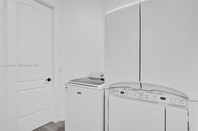 Building Photo - 1207 SW 21st St